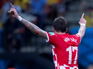 Mandžukić strikes to hand Atletico Supercup title