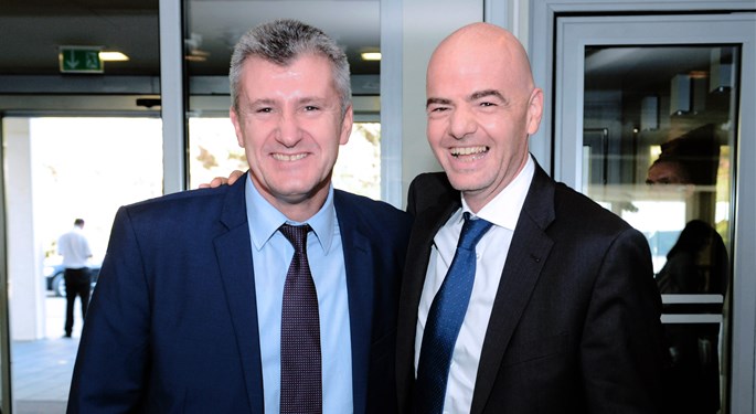 Šuker and HNS stand behind Infantino