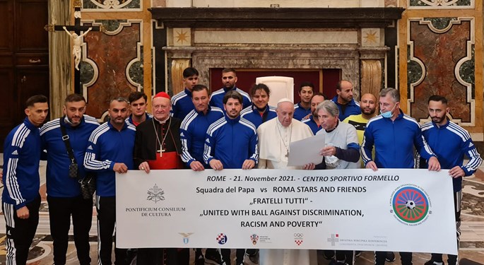 Hrvatski Romi odigrali utakmicu s Vatikanom i posjetili Papu Franju
