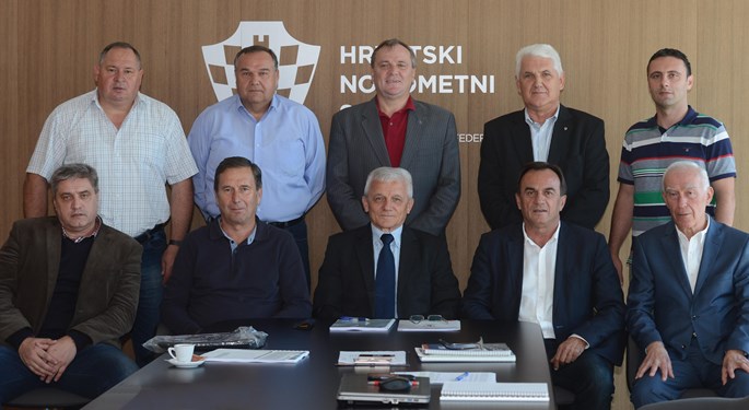 Zaključci Komisije nogometnih sudaca HNS-a