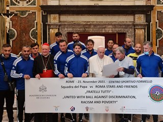 Hrvatski Romi odigrali utakmicu s Vatikanom i posjetili Papu Franju