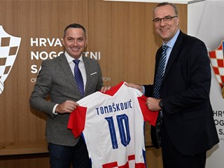 Potpisan ugovor o poslovnoj suradnji između HNS-a i Croatia osiguranja