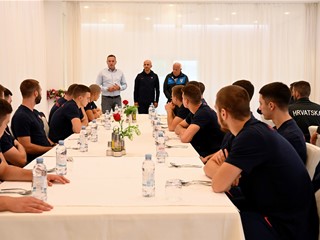 Predsjednik Kustić posjetio futsalsku U-19 reprezentaciju uoči nastupa na Euru