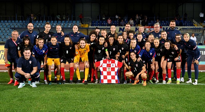 Oproštaj rekorderke Ive Lažete od hrvatske reprezentacije#Croatia captain Iva Lažeta bids farewell to football