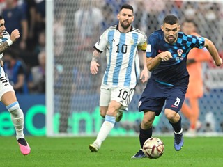 Argentina downs Croatia to reach the World Cup final