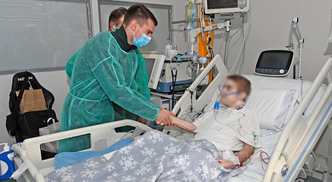 Dominik Livaković posjetio dječaka Franju Kalfića kojemu su uspješno transplantirana pluća